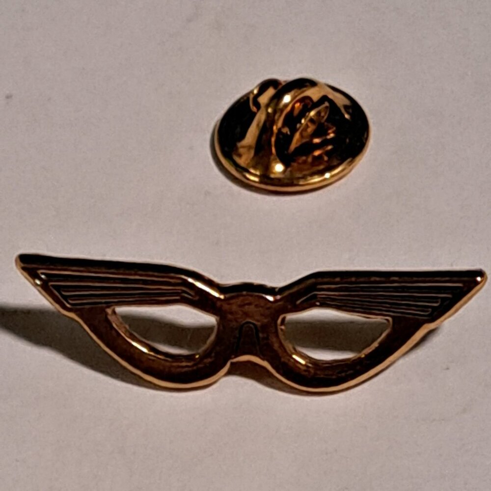 cat eye glasses metal pin